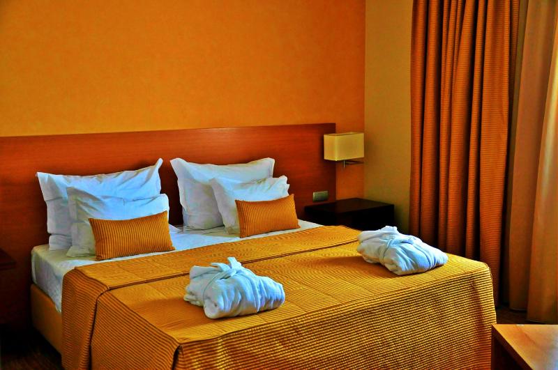 Double Room image 3
