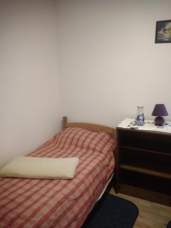 Single Room with Shared Bathroom image 1