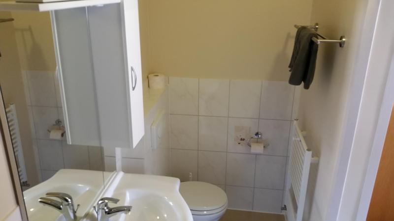 Basic Double Room image 2