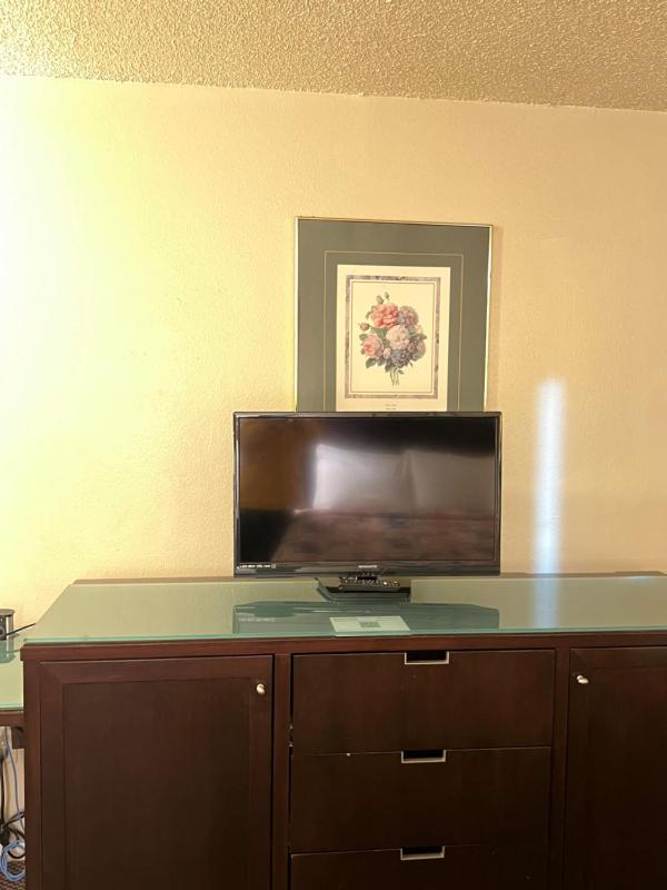 Queen Room image 4