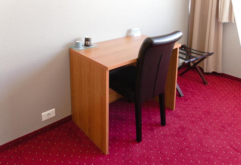 Double or Twin Room with Private Bathroom image 3