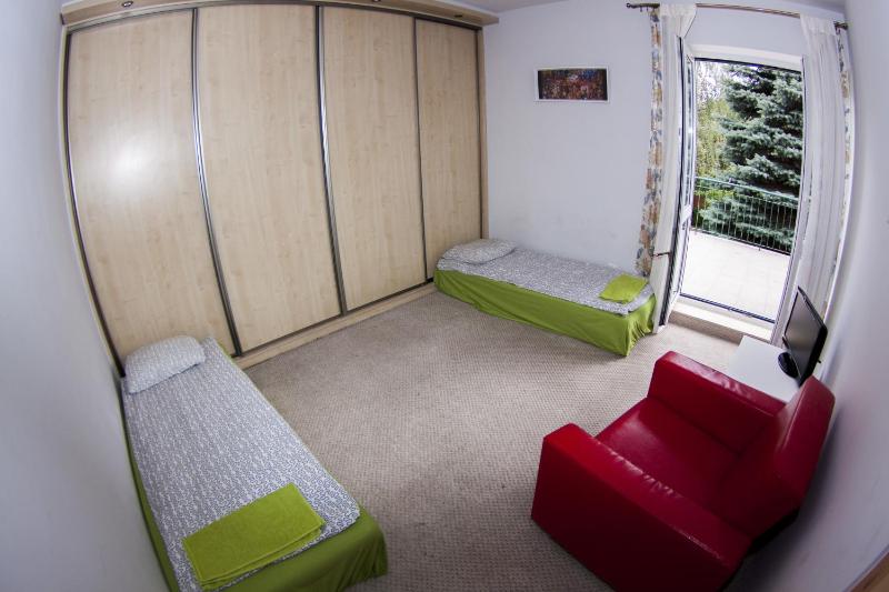Basic Triple Room with Shared Bathroom image 2