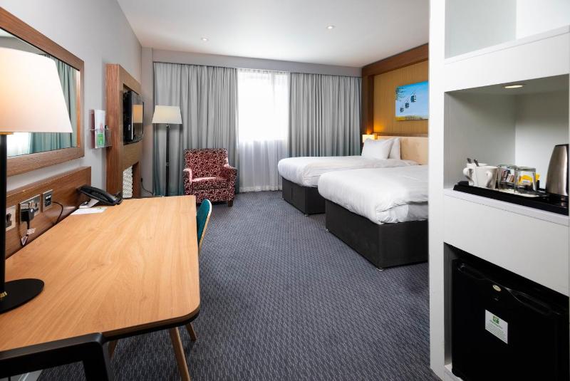 Standard Twin Room image 1