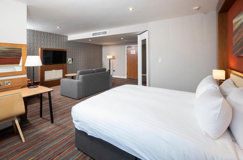 Superior Double Room with Sofa Bed image 3