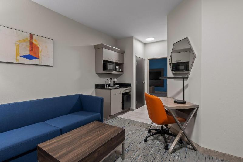 King Suite with Sofa Bed image 3