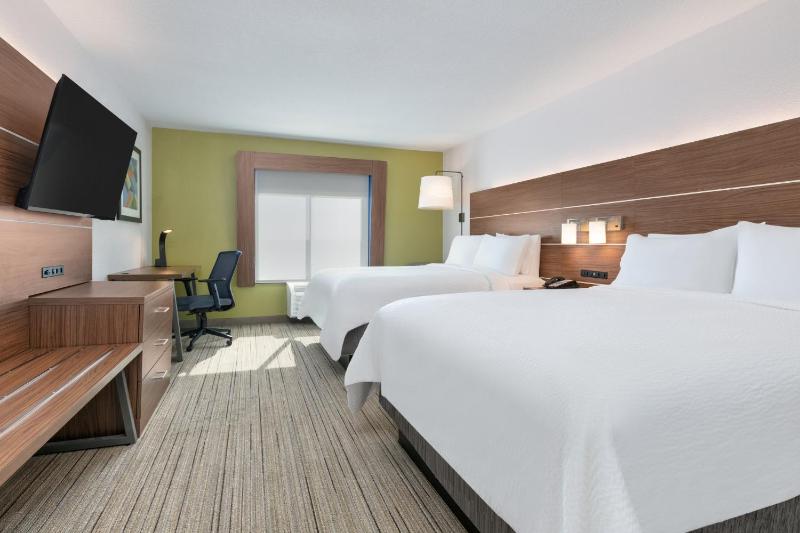 Standard Room with Two Queen Beds image 3