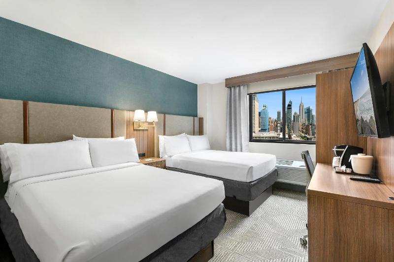 Standard Double Room with Two Double Beds and City View image 3