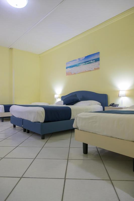 Quadruple Room image 4