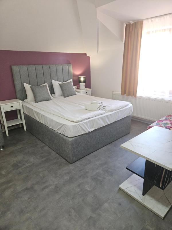 Triple Room - No Balcony image 1