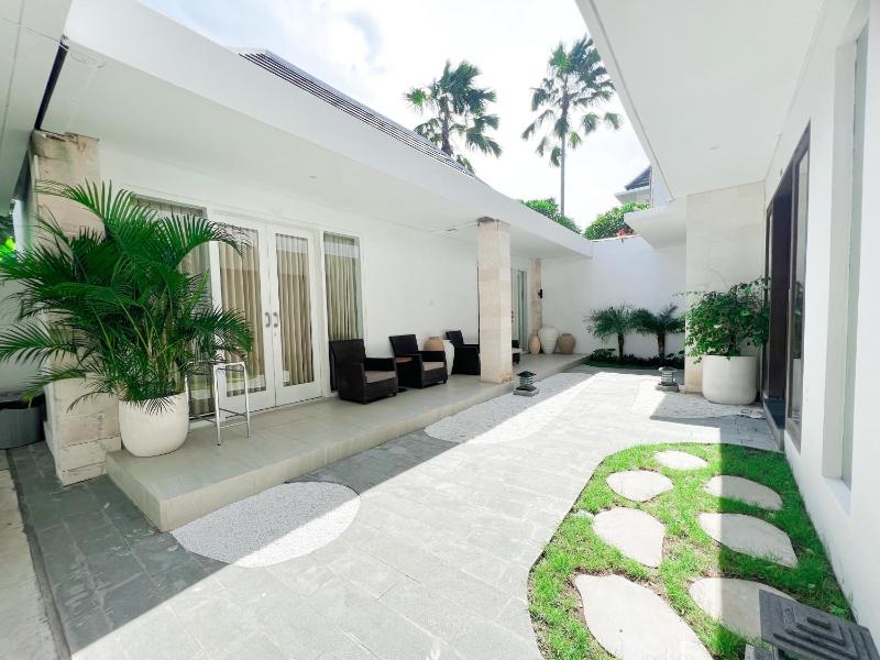 Apple Villas & Apartments close to Canggu & Seminyak - image 7