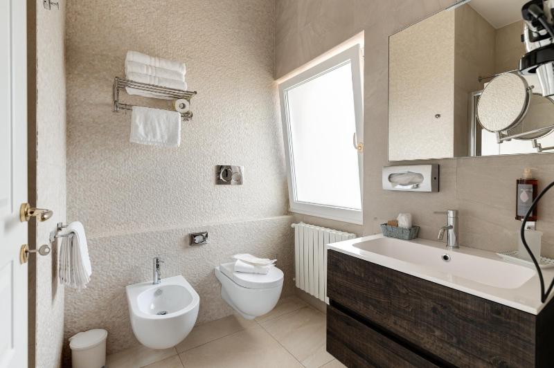 Superior Triple Room image 3