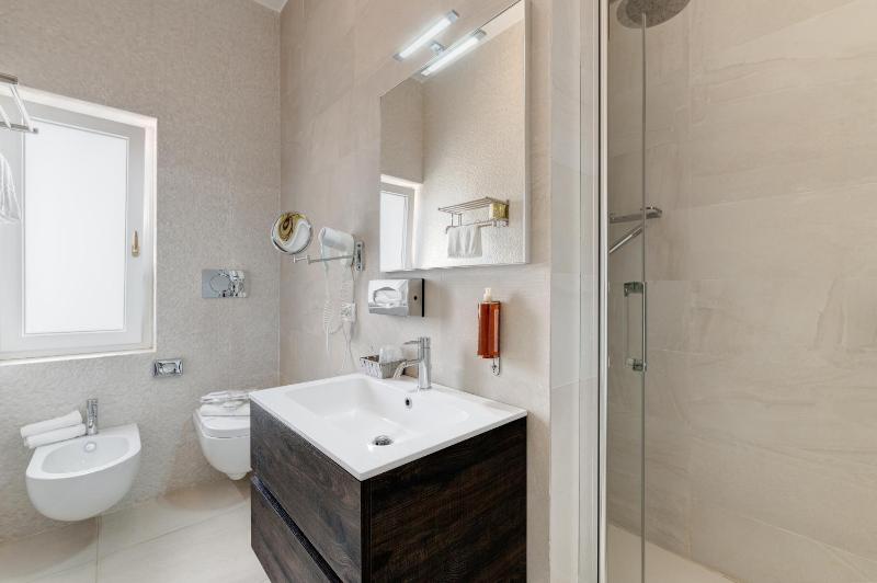 Comfort Triple Room with Shower image 3