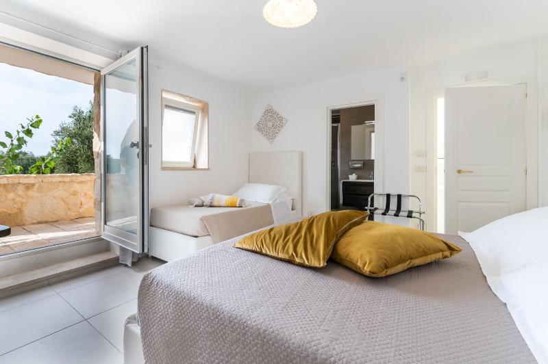 Deluxe Triple Room image 1