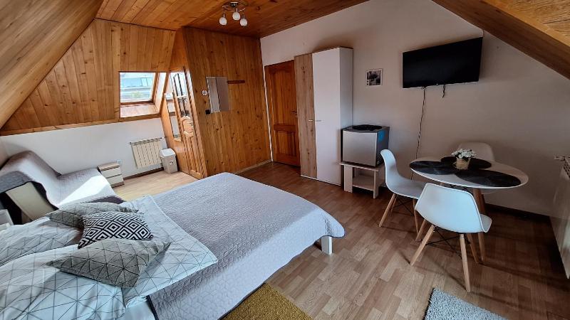 Triple Room with Lake View image 4