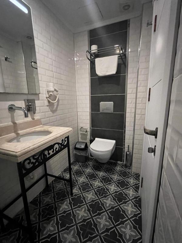 Large Standard Double Room image 2