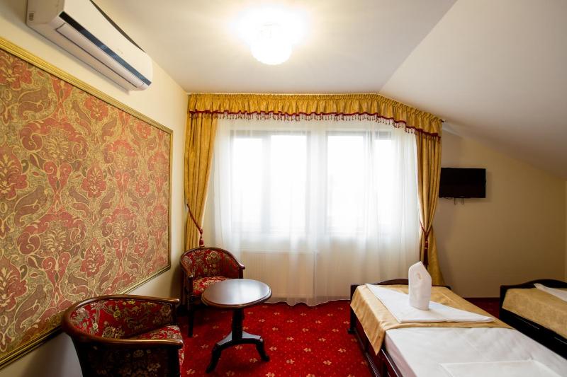 Twin Room image 3