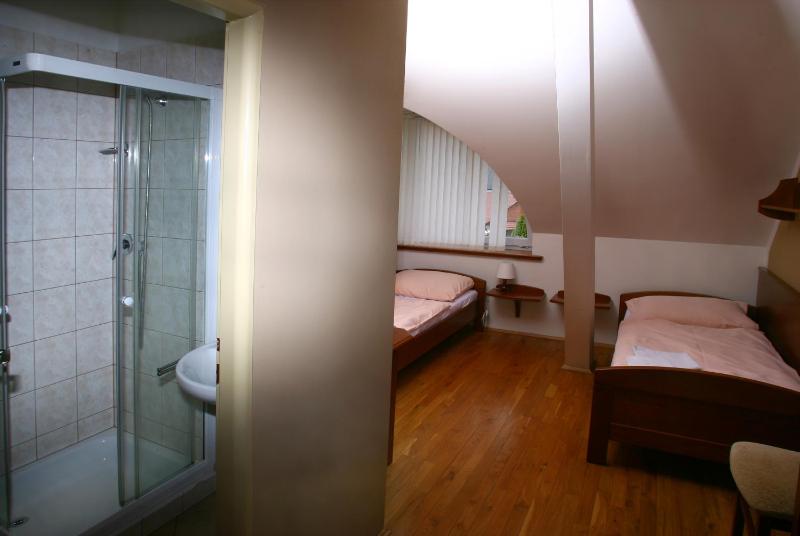 Twin Room with Private Bathroom image 4