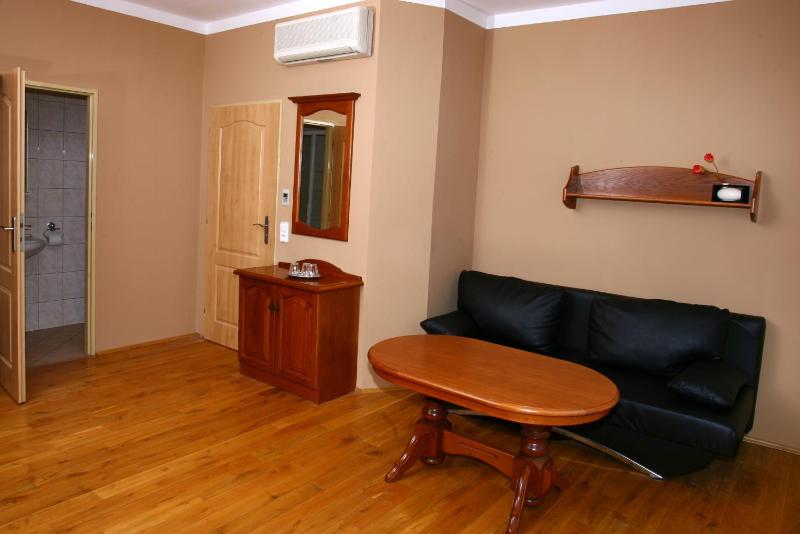 Deluxe Double Room with Extra Bed image 4
