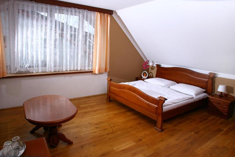 Deluxe Double Room with Extra Bed image 3