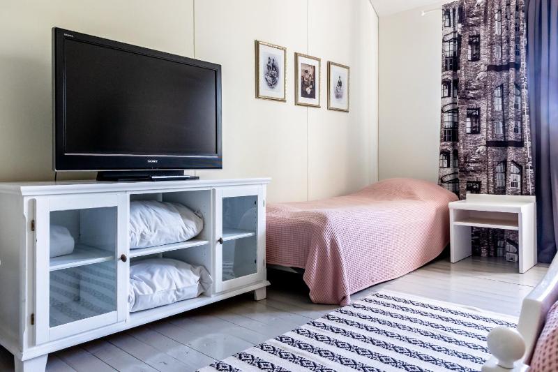 Double or Twin Room with Garden View image 4