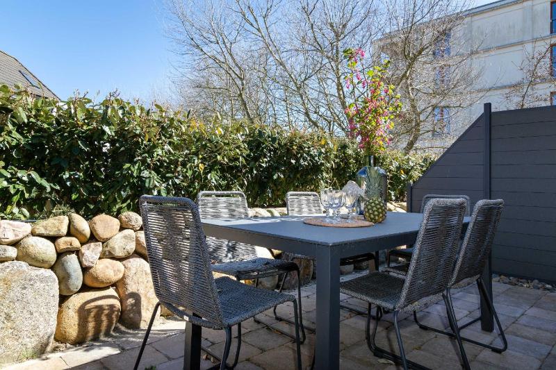 Three-Bedroom Apartment with Terrace image 4