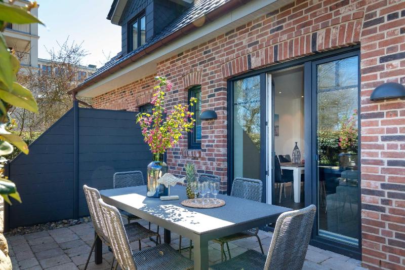 Three-Bedroom Apartment with Terrace image 3