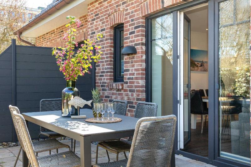 Three-Bedroom Apartment with Terrace image 2