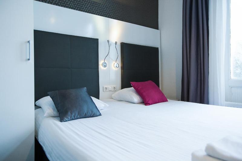 Twin Room image 1