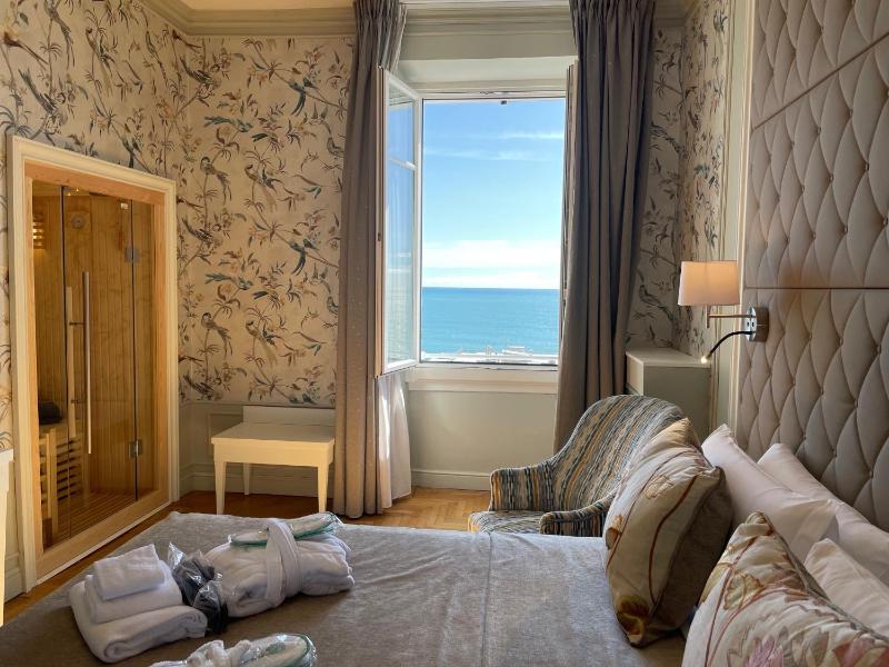Deluxe Double Room with Sea View image 1