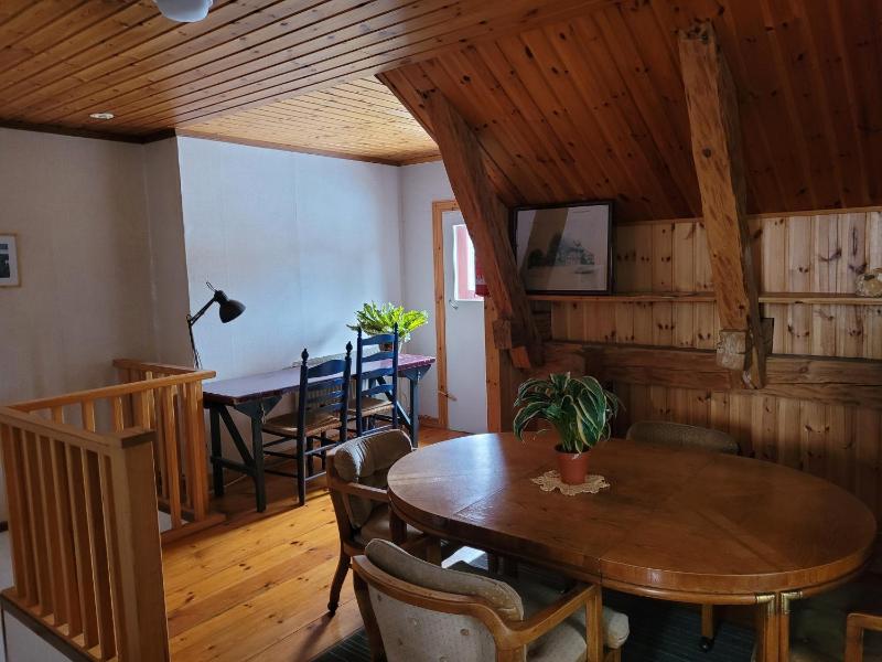 Seven-Bedroom House image 2