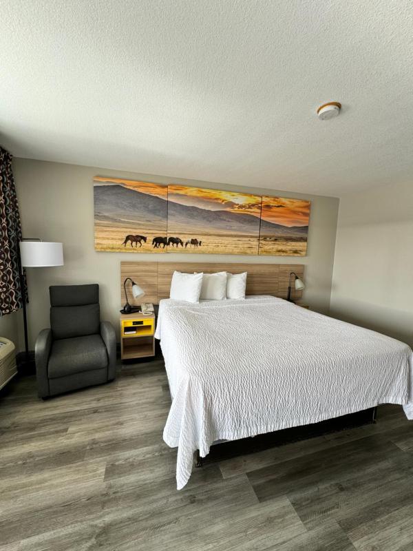King Room - Non-Smoking image 4