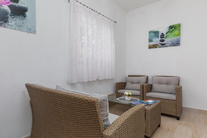 Family-friendly apartments with swimming pool Makarska - 22975 - image 10