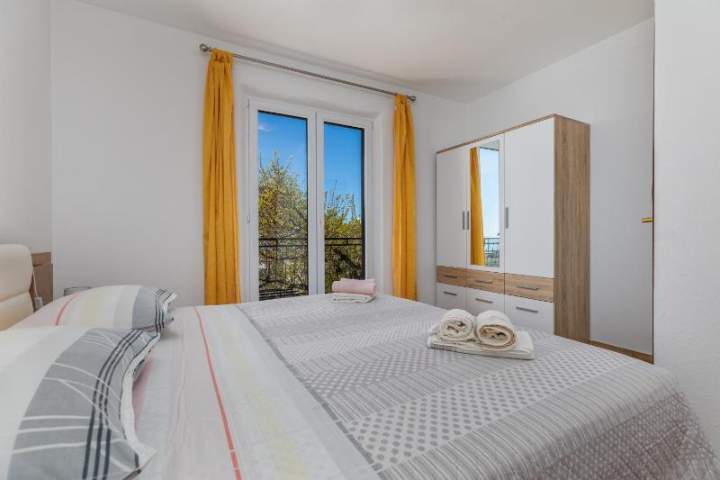 Family-friendly apartments with swimming pool Makarska - 22975 - image 32