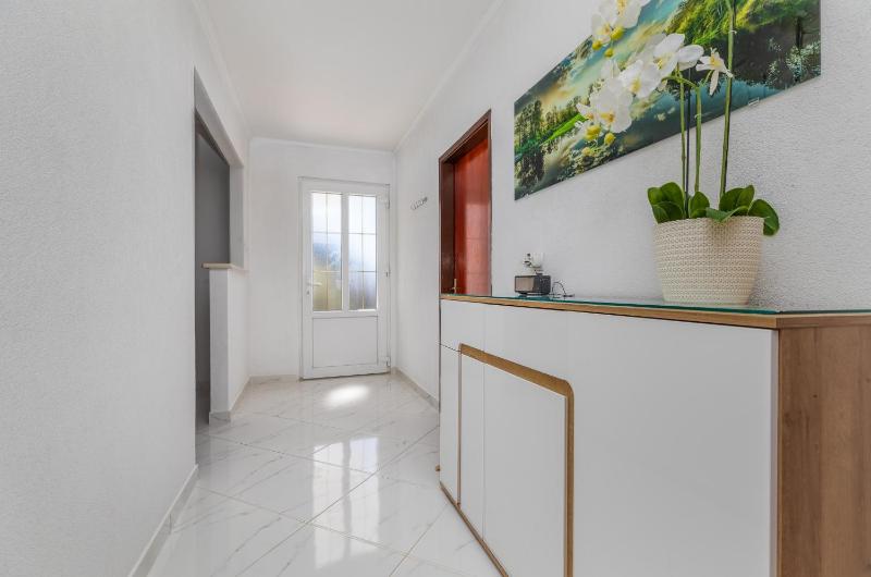 Family-friendly apartments with swimming pool Makarska - 22975 - image 16