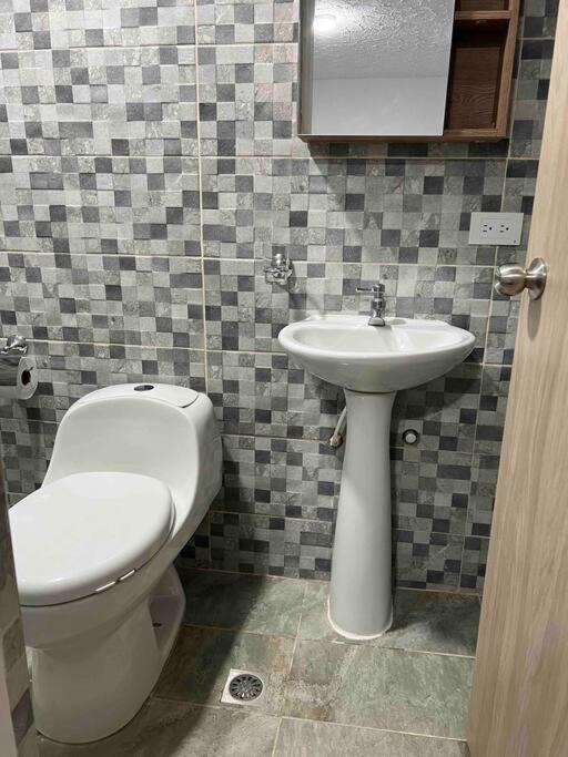 Apto de lujo 101 2 hab 3 baños - image 16