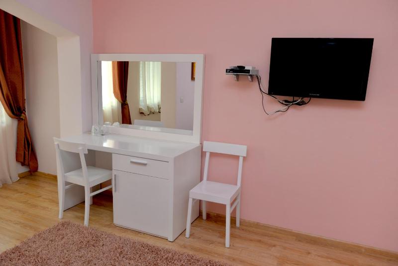 Double Room image 3