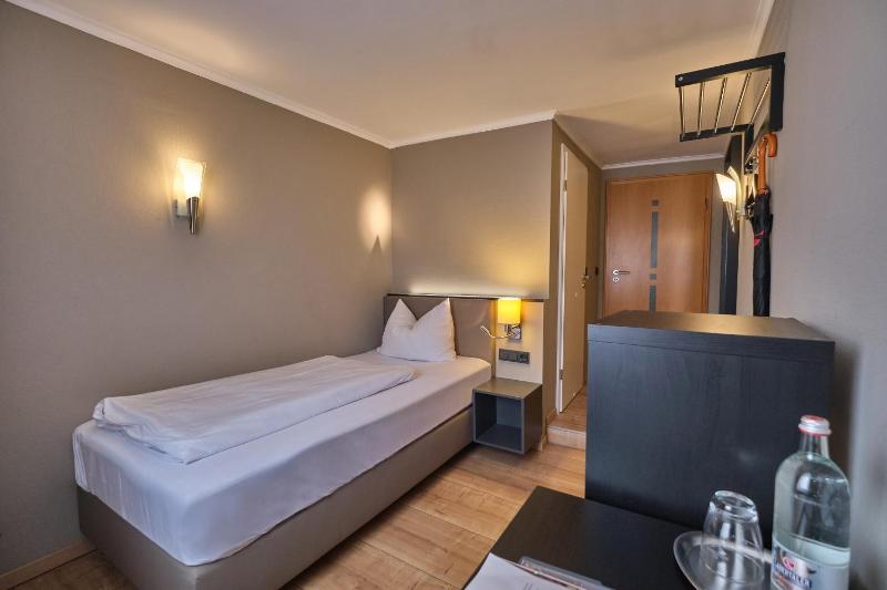 Small Single Room image 1