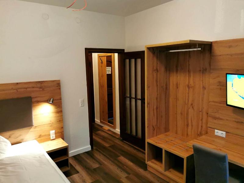Single Room image 3