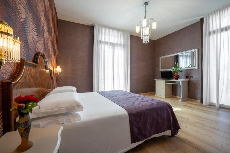 Standard Double Room image 4