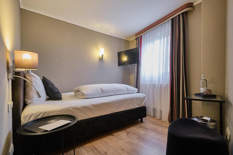 Small Single Room image 2