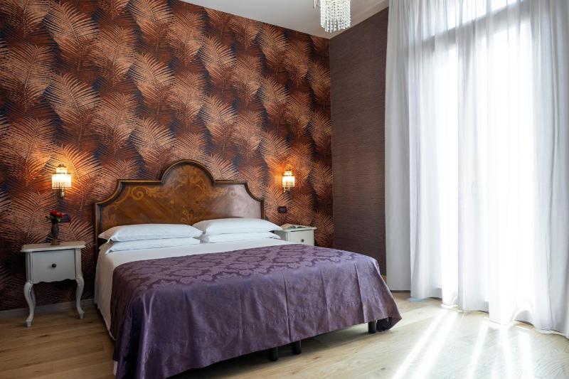 Standard Double Room image 2