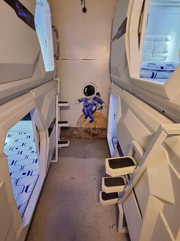 V SPACE CAPSULE and CAFE - image 17