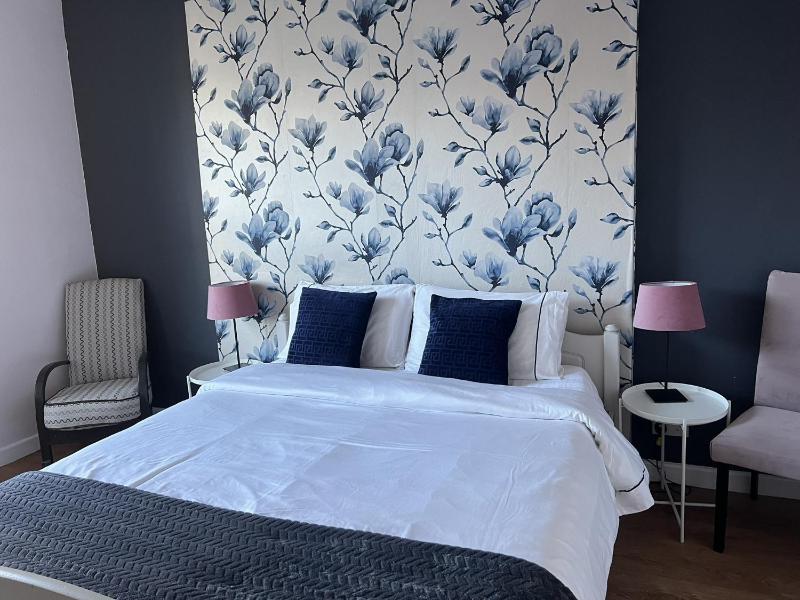 Standard Double Room image 2