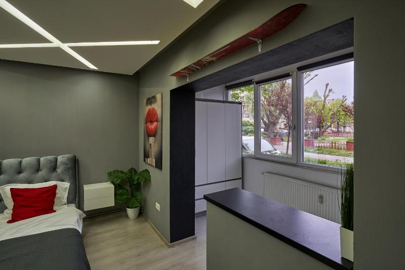 Modern Studio ground floor & designer lighting - image 11