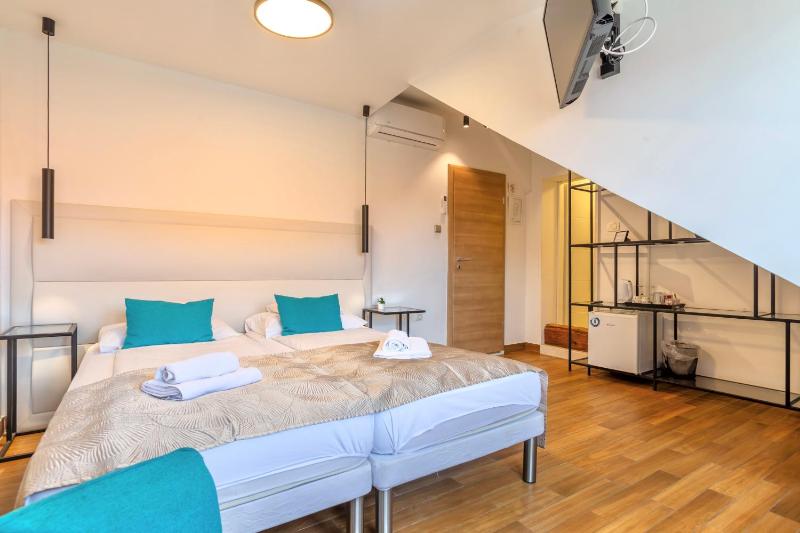 Double or Twin Room image 4