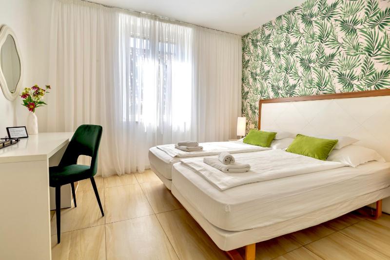 Superior Triple Room image 1