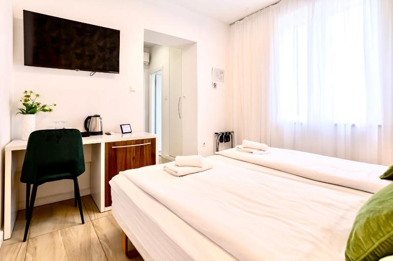 Superior Double Room image 3