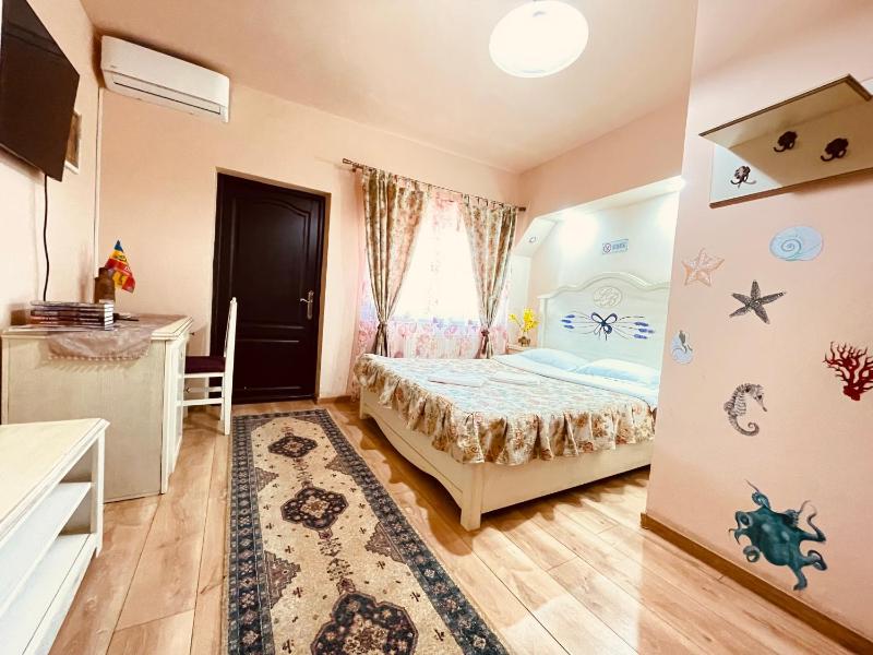 Double or Twin Room image 3