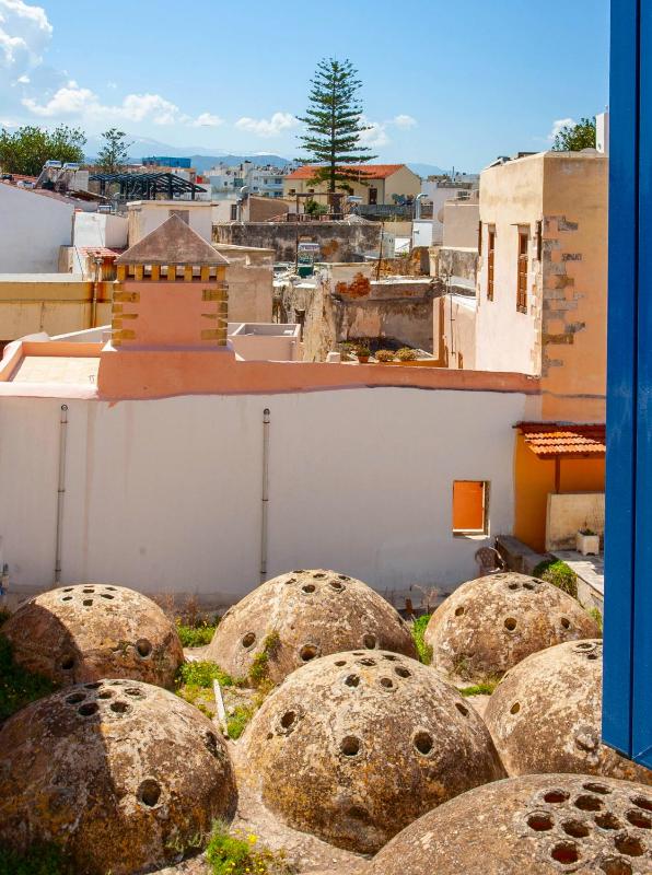 Economy Triple Room image 4