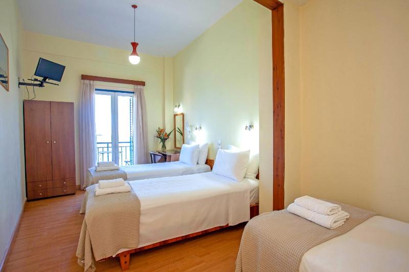 Triple Room with Sea View image 3